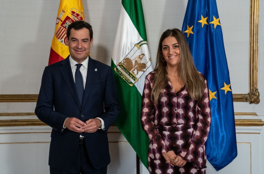  Begoña Arana se reúne con el presidente de la Junta de Andalucía, Juanma Moreno